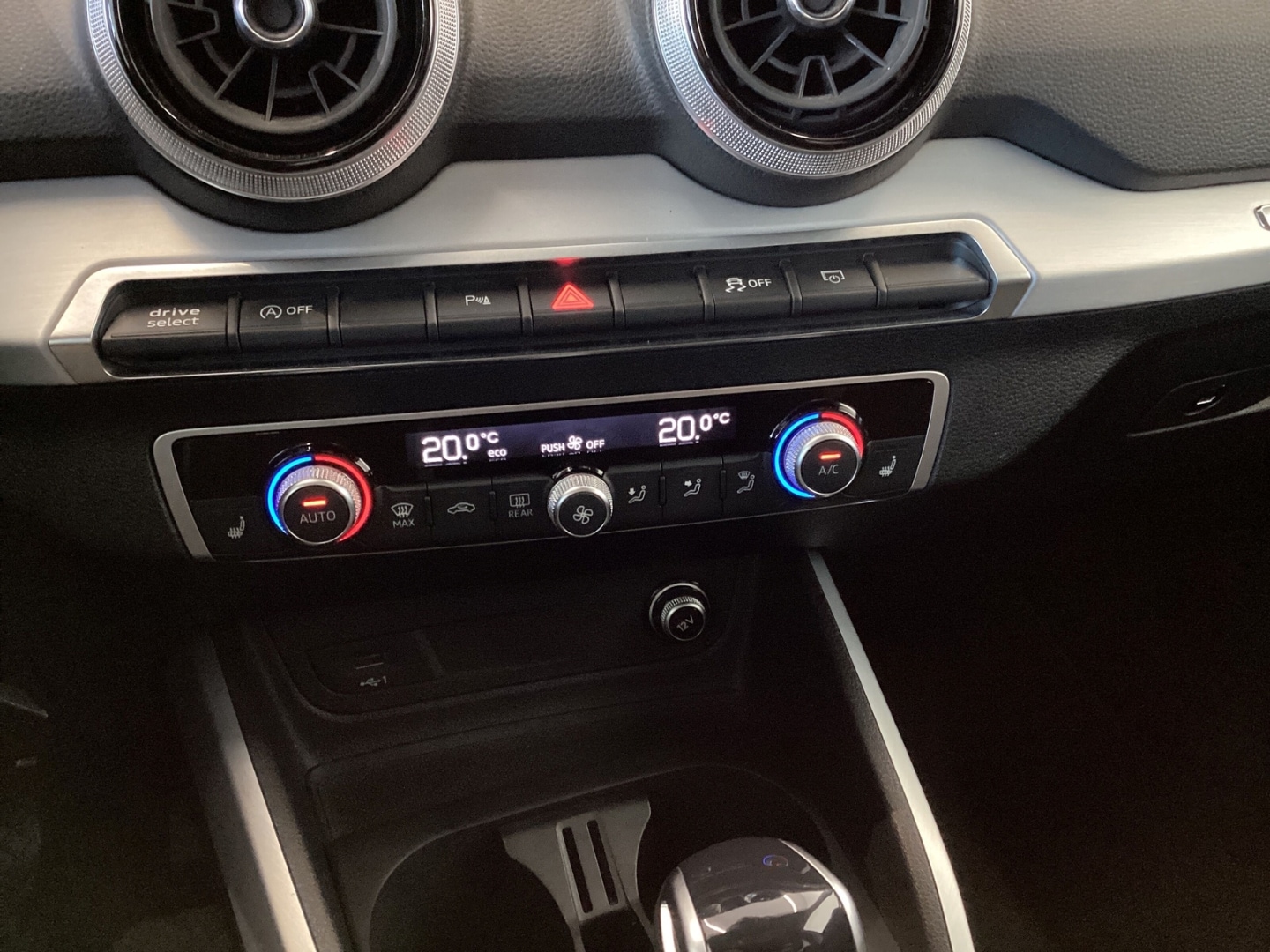 Bild über Audi Q2 S line 35 TFSI S tronic - für weitere Informationen kontaktieren Sie den Audi Partner
