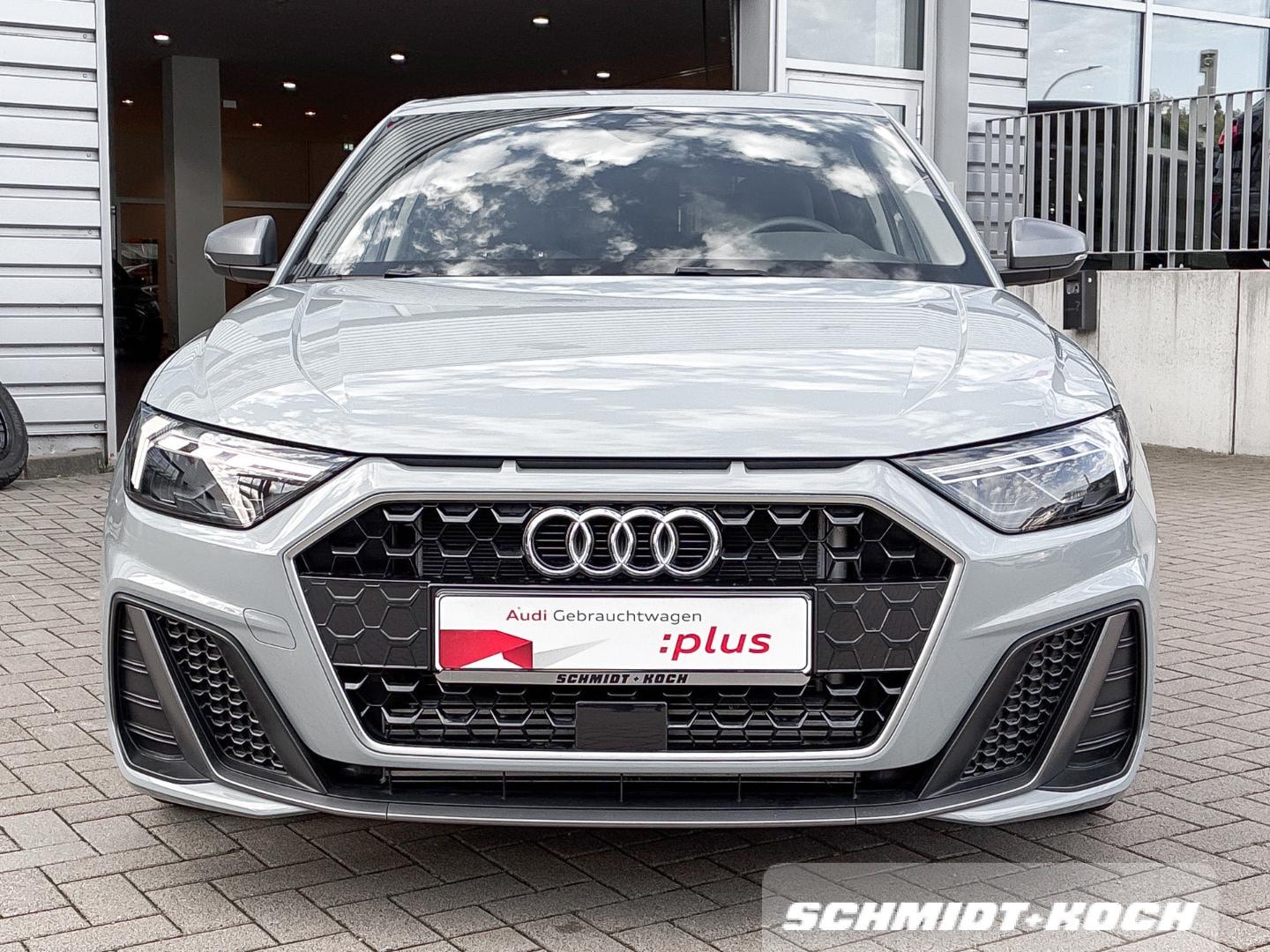 Bild über Audi A1 Sportback S line 40 TFSI S tronic - für weitere Informationen kontaktieren Sie den Audi Partner