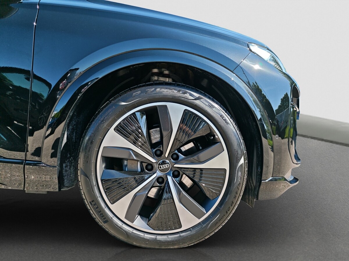 Image about Audi Q6 SUV e-tron e-tron quattro