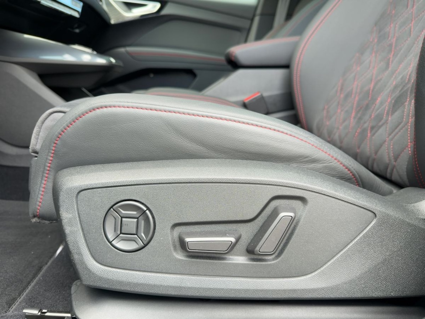 Bild über Audi Q4 e-tron 50 e-tron quattro - für weitere Informationen kontaktieren Sie den Audi Partner