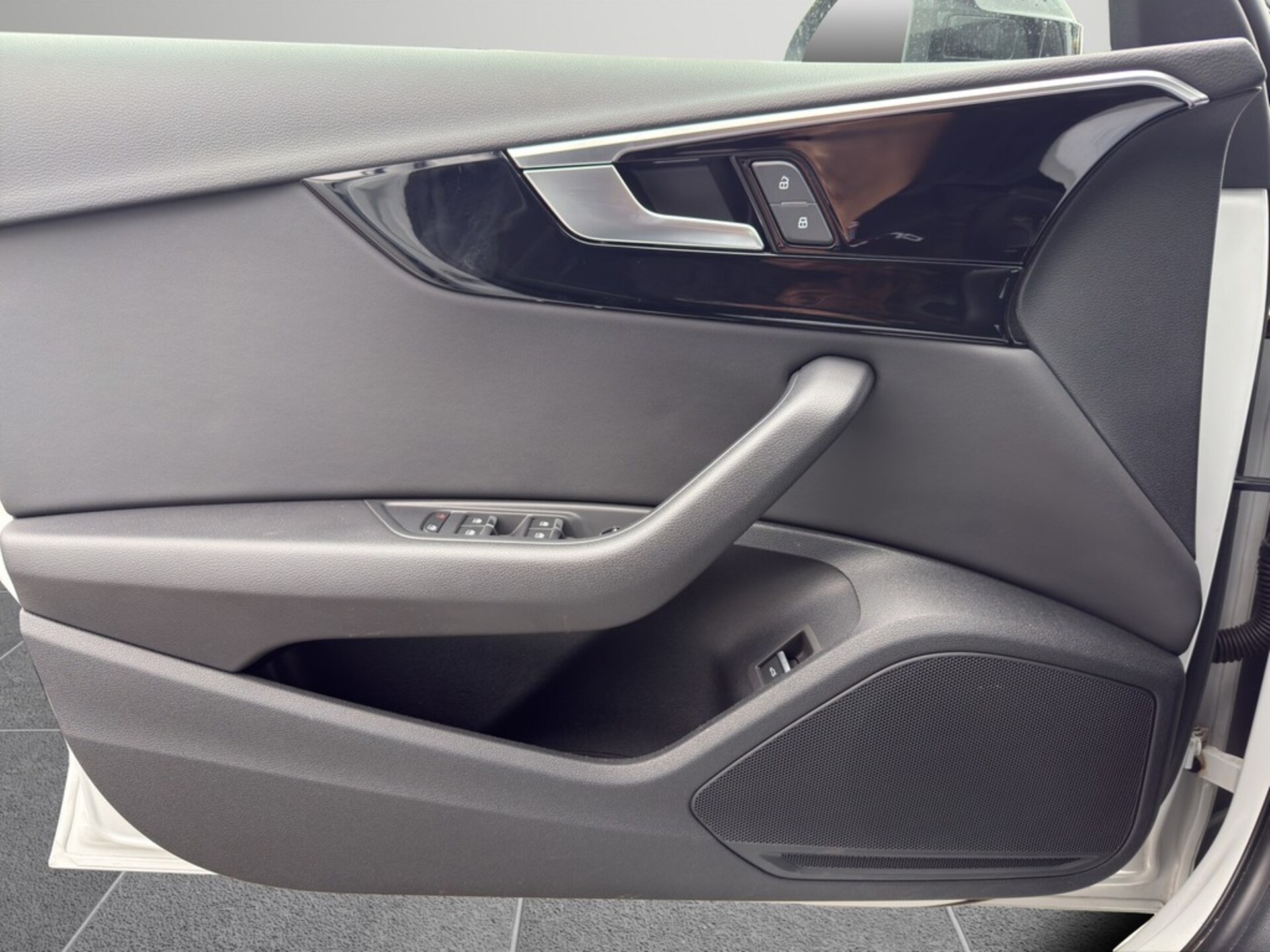 Audi A4 Avant S line