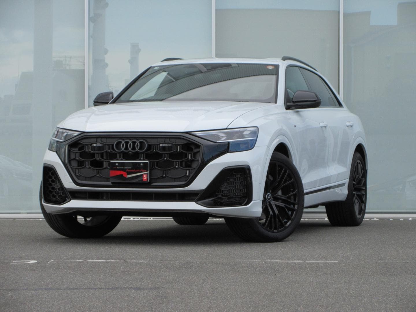 Audi Q8 SUV 55 TFSI quattro S line 250(340) kW(PS) tiptronic for more details contact your dealer