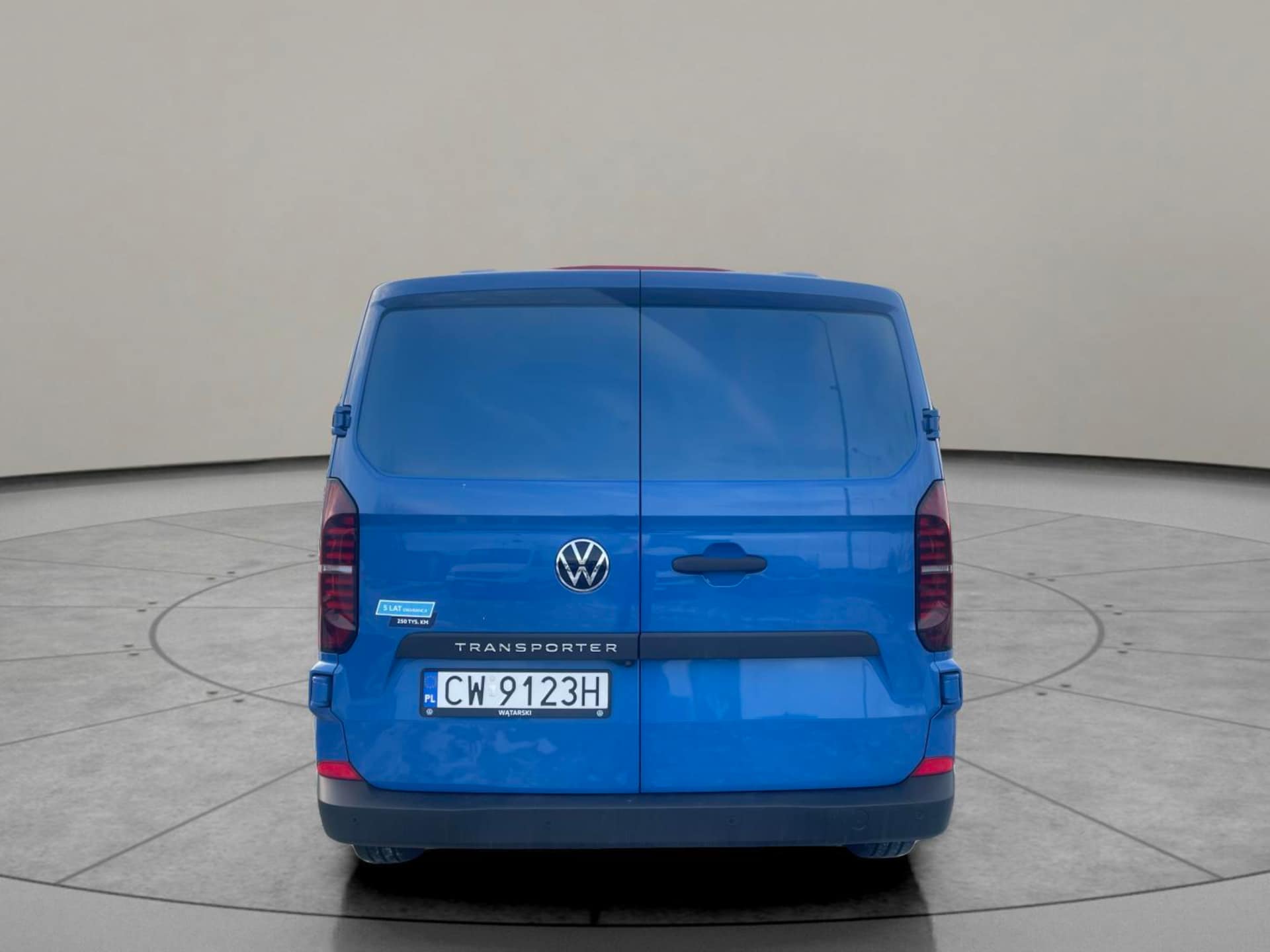 Volkswagen Transporter Furgon długi rozstaw osi
