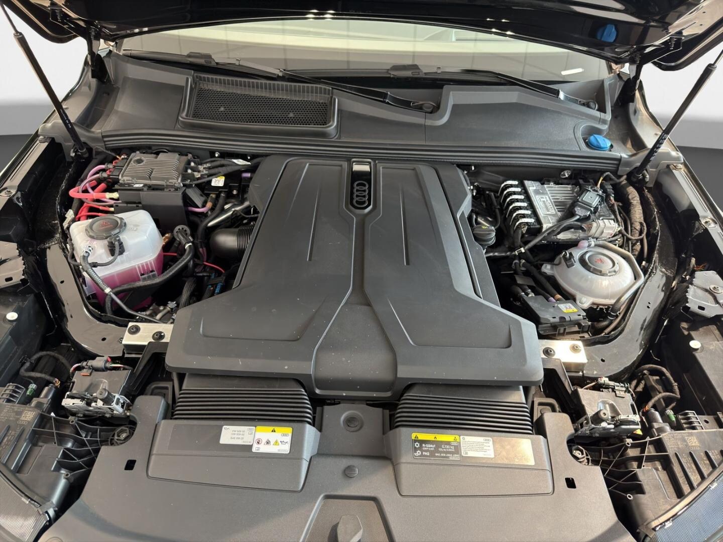 Bild über Audi Q7 SUV TDI quattro 220 kW tiptronic - für weitere Informationen kontaktieren Sie den Audi Partner