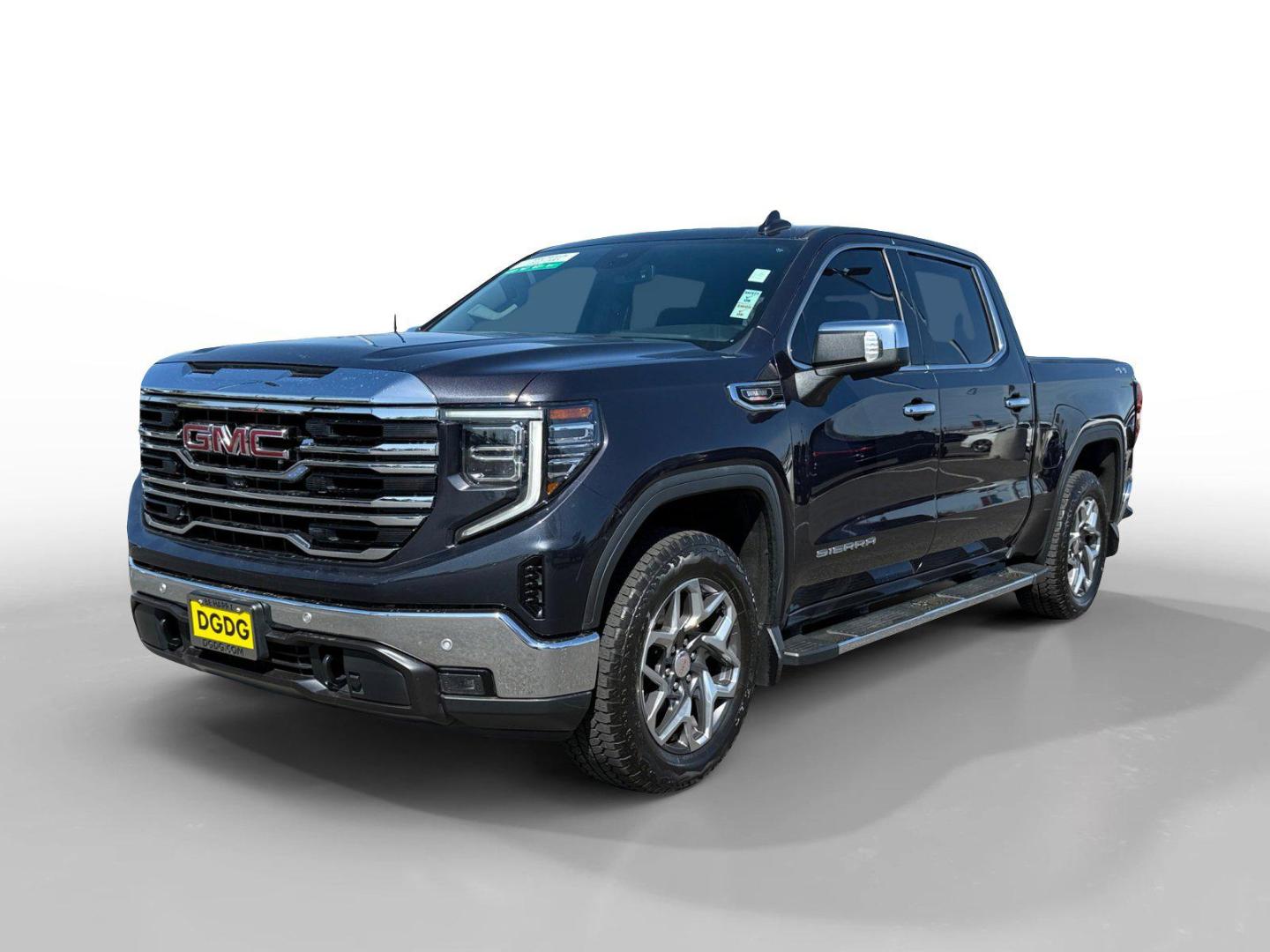 2022 GMC Sierra 4WD Crew Cab Short Box SLT's photo