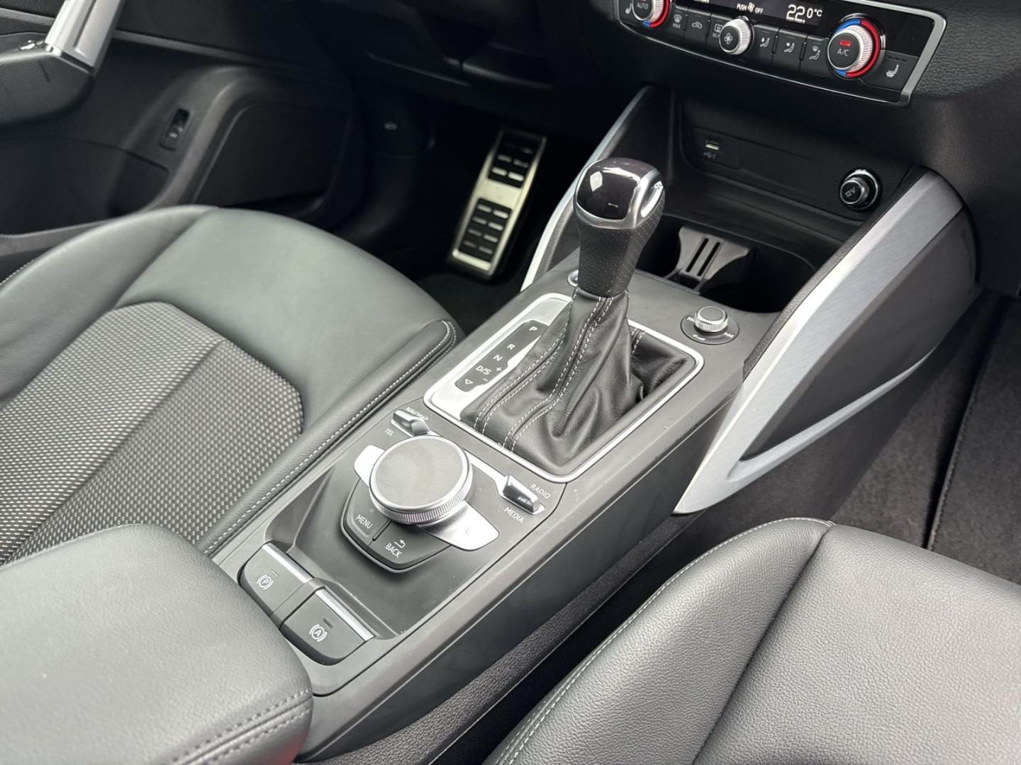 Bild über Audi Q2 S line 40 TFSI quattro S tronic - für weitere Informationen kontaktieren Sie den Audi Partner