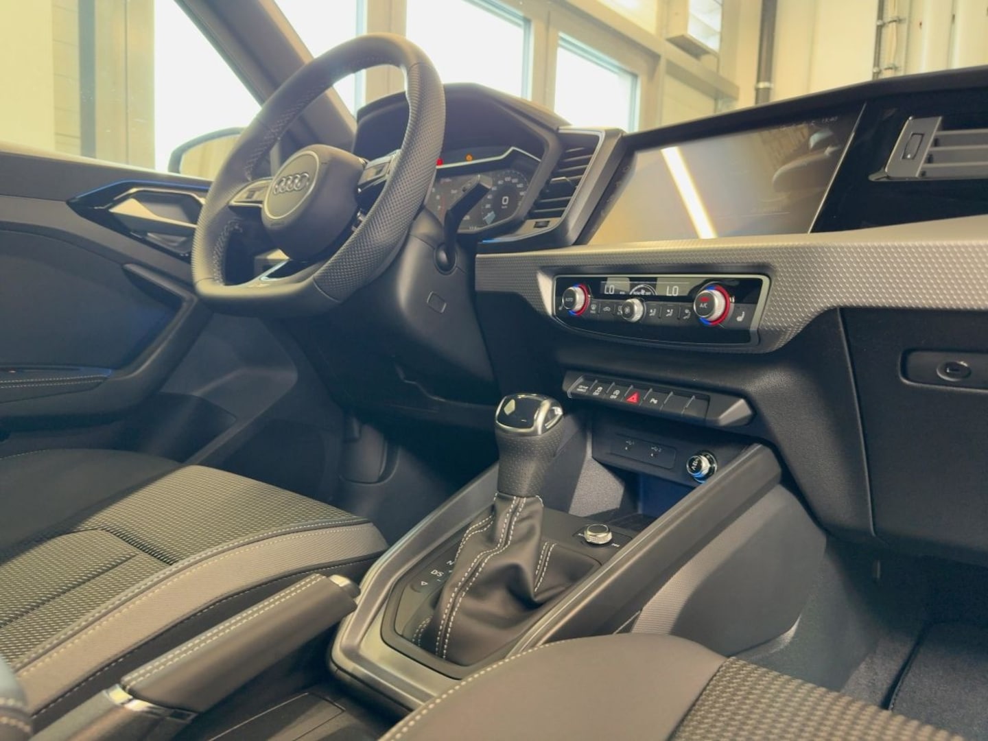 Bild über Audi A1 Sportback S line 40 TFSI S tronic - für weitere Informationen kontaktieren Sie den Audi Partner