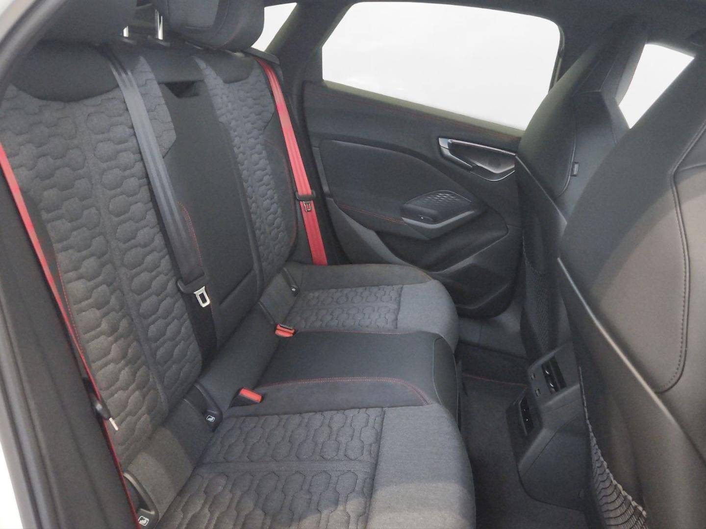 Bild über Audi RS 5 Limousine TFSI quattro 470 kW tiptronic - für weitere Informationen kontaktieren Sie den Audi Partner