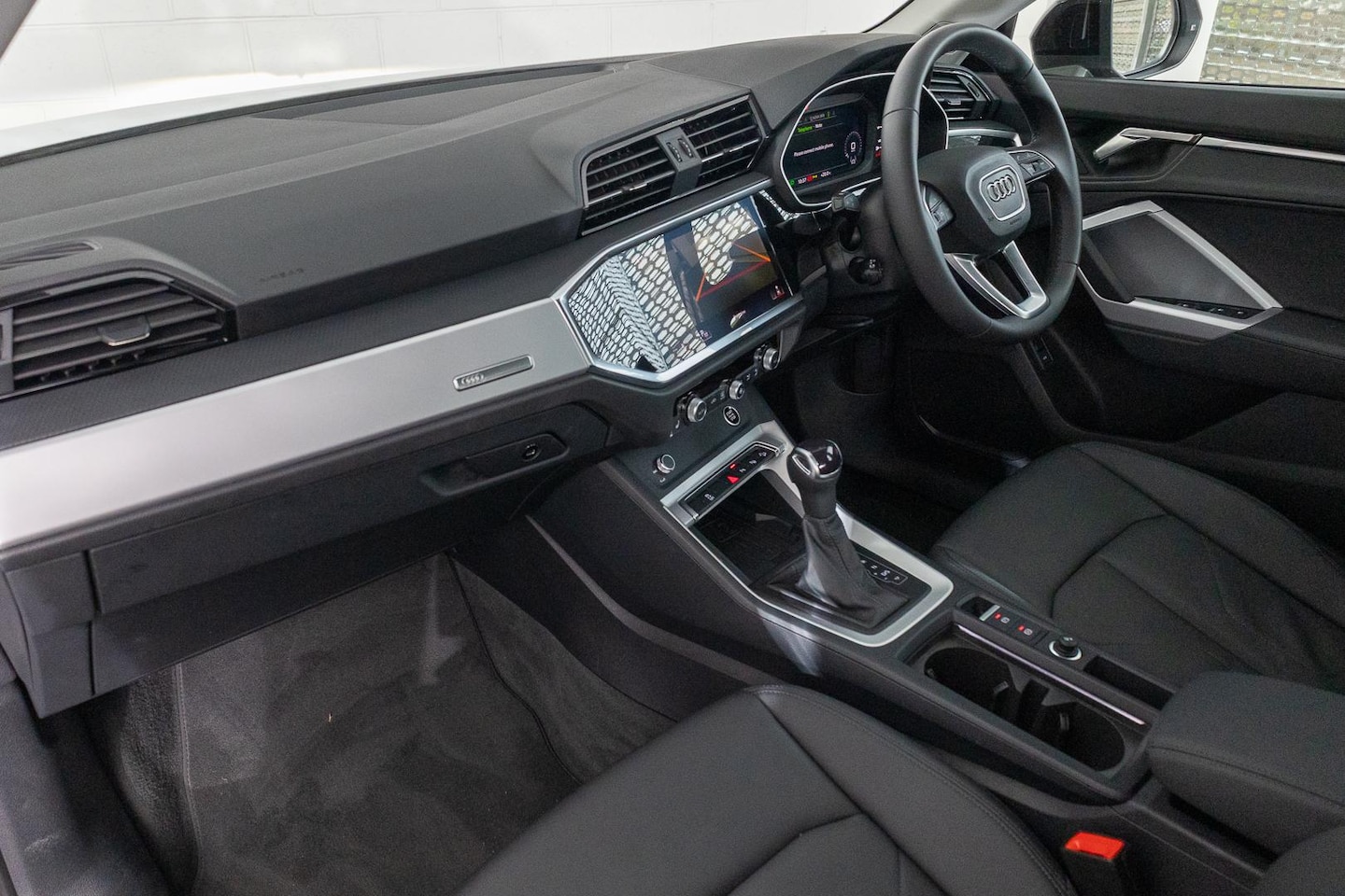 Image about Audi Q3 35 TFSI S line edition