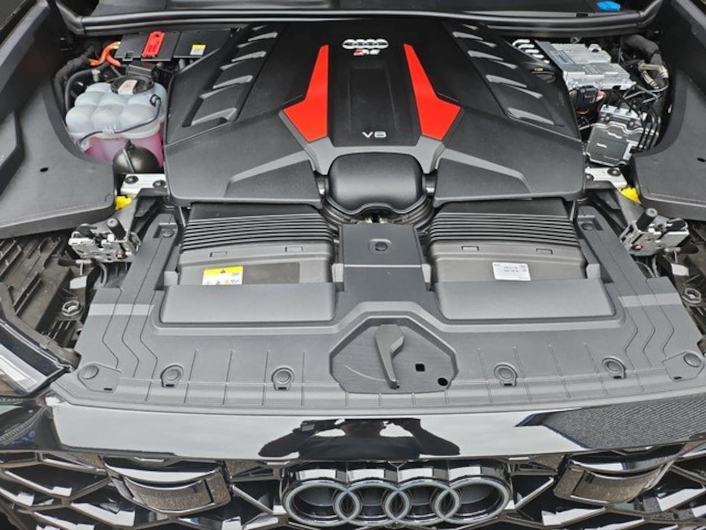 Bild über Audi RS Q8 SUV TFSI quattro tiptronic - für weitere Informationen kontaktieren Sie den Audi Partner