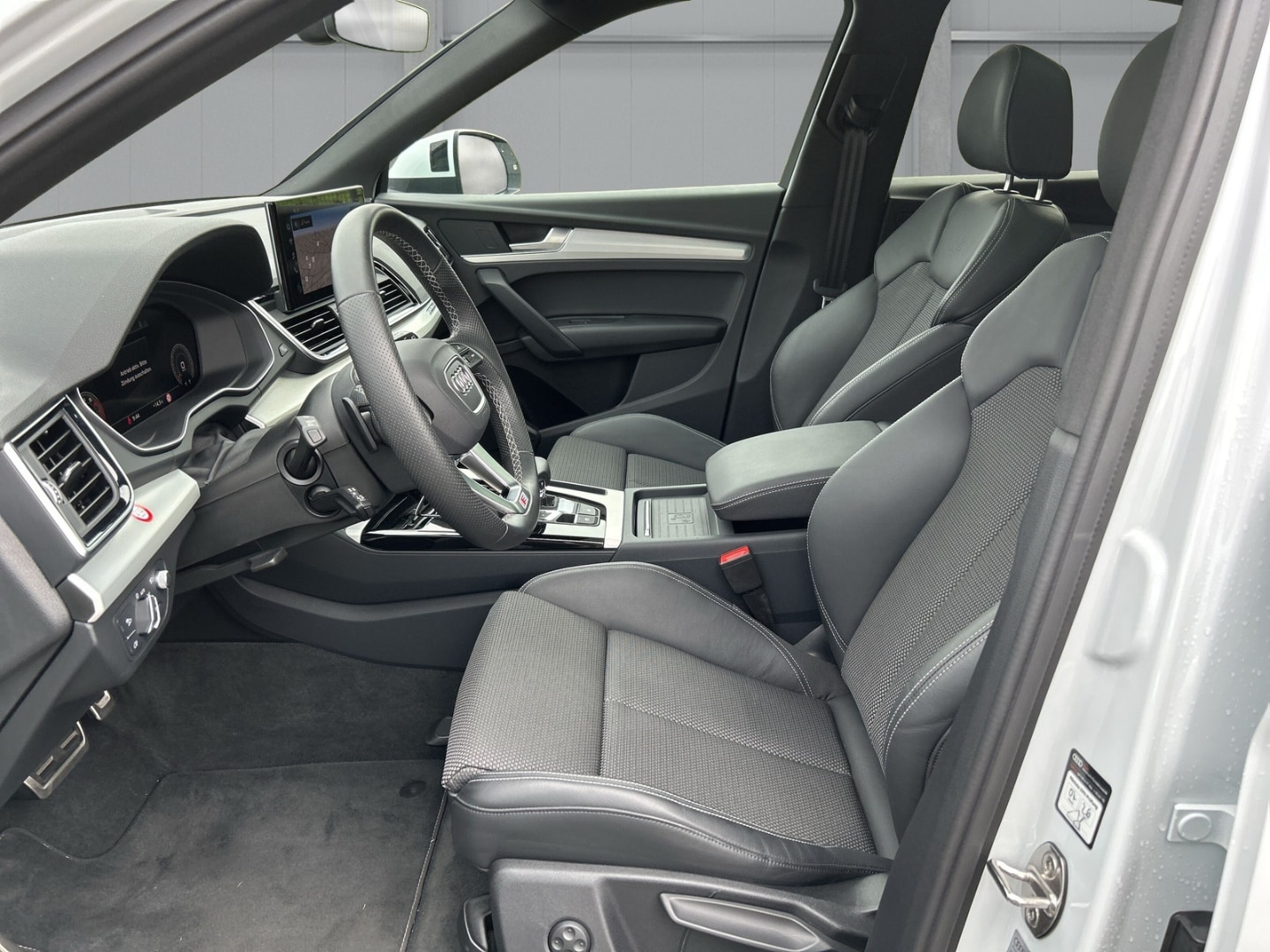 Bild über Audi Q5 Sportback 40 TFSI quattro S tronic - für weitere Informationen kontaktieren Sie den Audi Partner