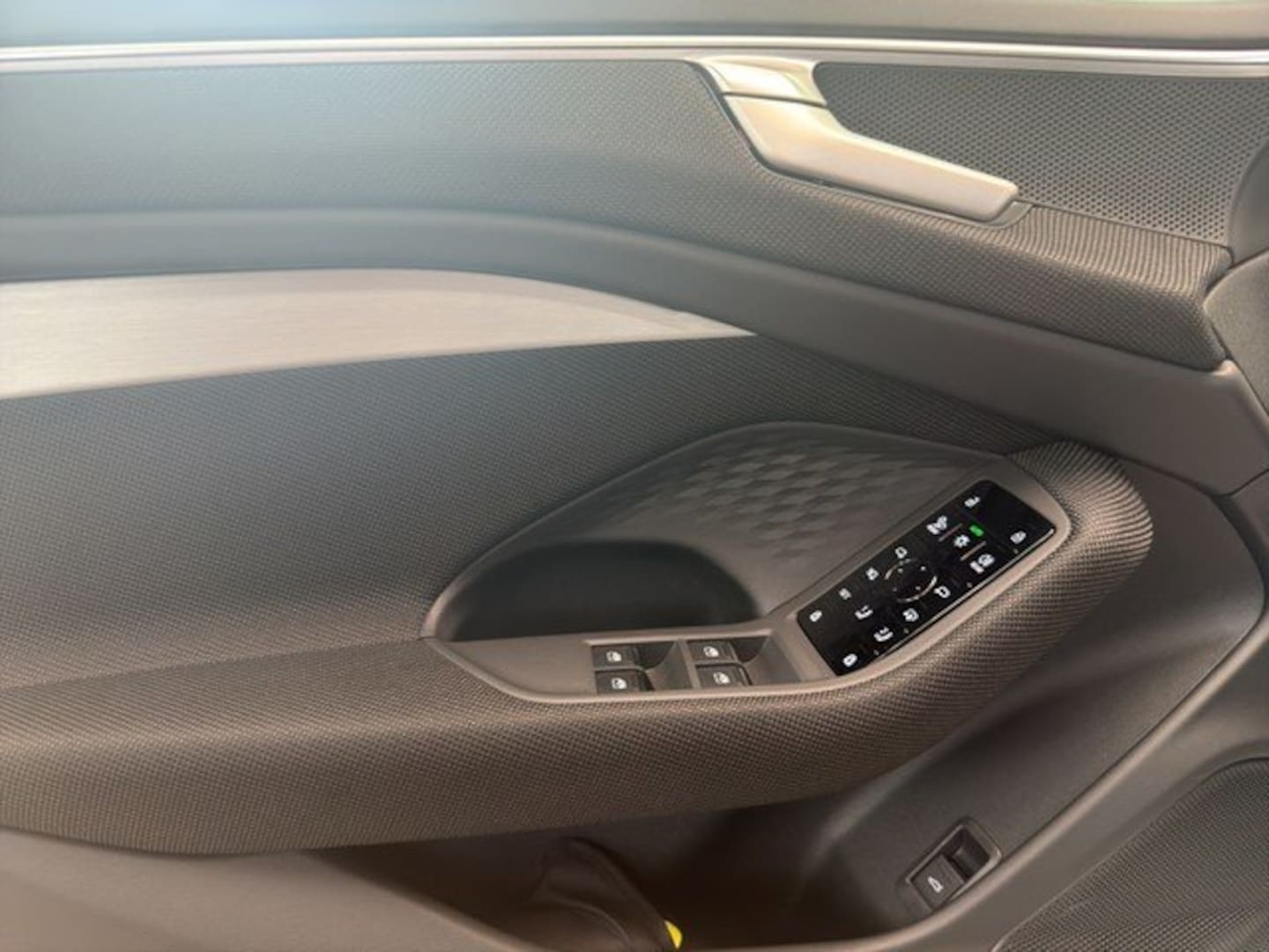 Bild über Audi A6 Avant TDI quattro 150 kW S tronic - für weitere Informationen kontaktieren Sie den Audi Partner