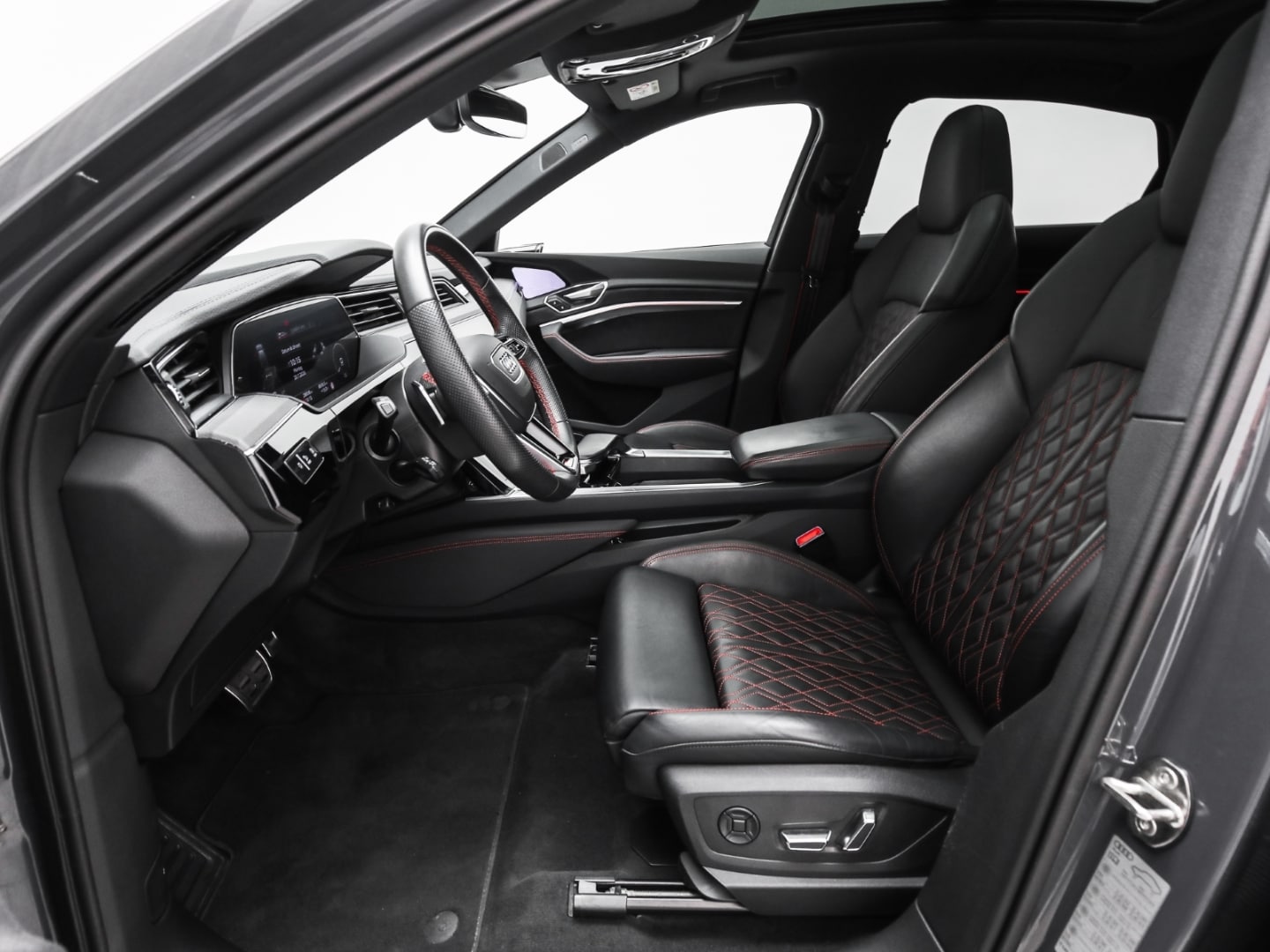 Bild über Audi Q8 Sportback e-tron S line 55 e-tron quattro - für weitere Informationen kontaktieren Sie den Audi Partner