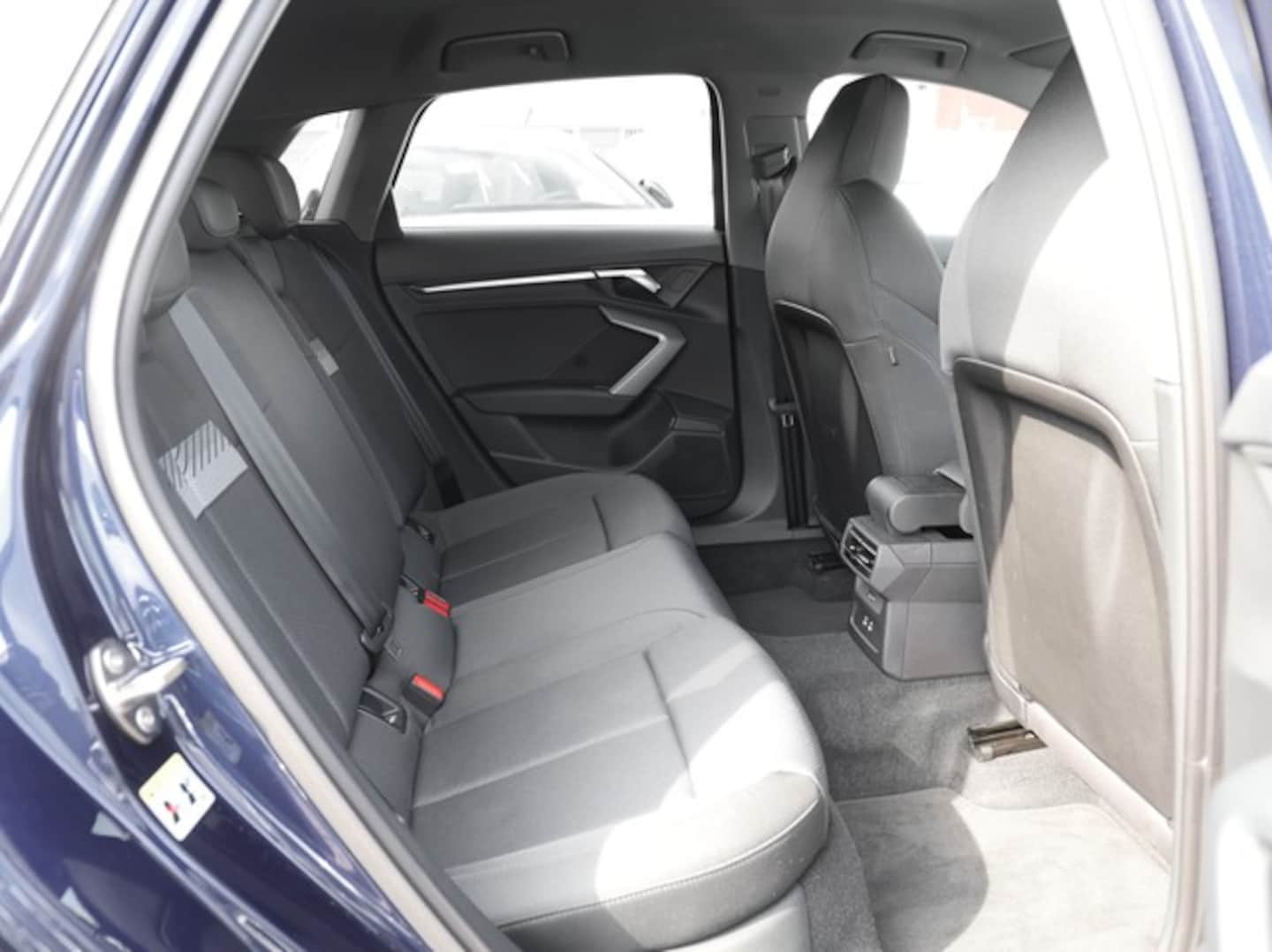 Bild über Audi A3 Sportback 35 TDI S tronic - für weitere Informationen kontaktieren Sie den Audi Partner