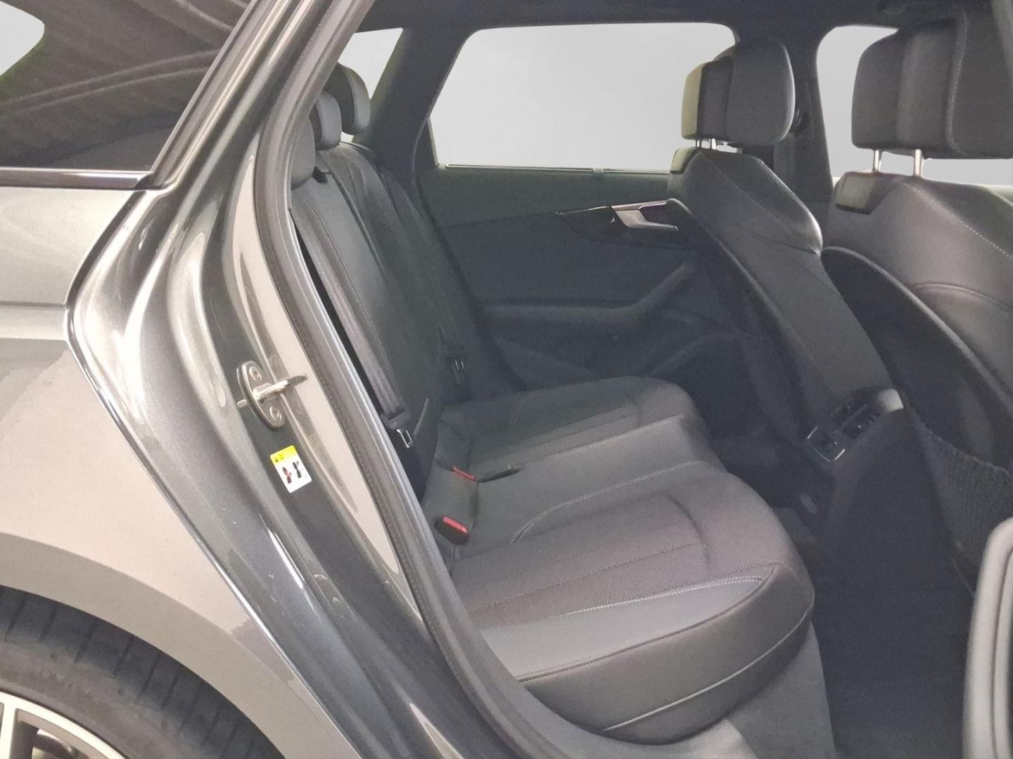 Bild über Audi A4 Avant S line 40 TFSI quattro S tronic - für weitere Informationen kontaktieren Sie den Audi Partner