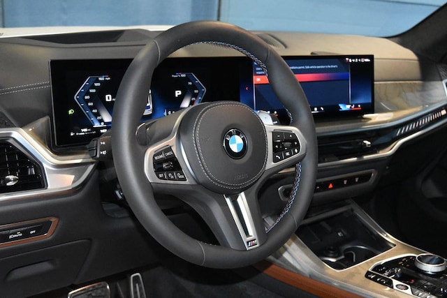 2025 BMW X7