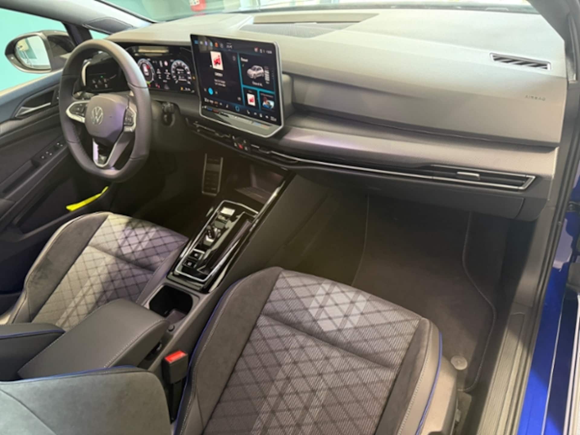Volkswagen Golf R-Line