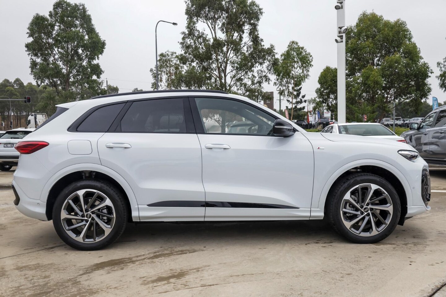 Image about Audi Q5 SUV TDI quattro 150 kW sport
