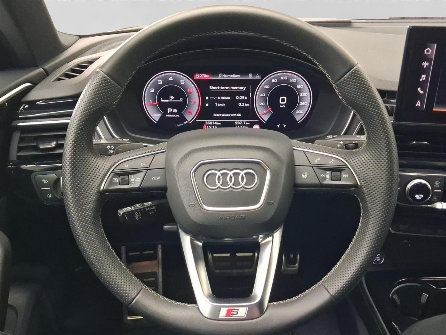 Bild über Audi A4 Avant S line 40 TFSI quattro S tronic - für weitere Informationen kontaktieren Sie den Audi Partner