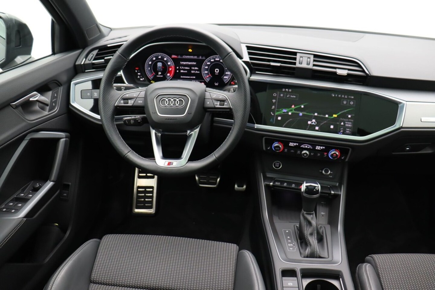 Bild über Audi Q3 S line 35 TFSI S tronic - für weitere Informationen kontaktieren Sie den Audi Partner