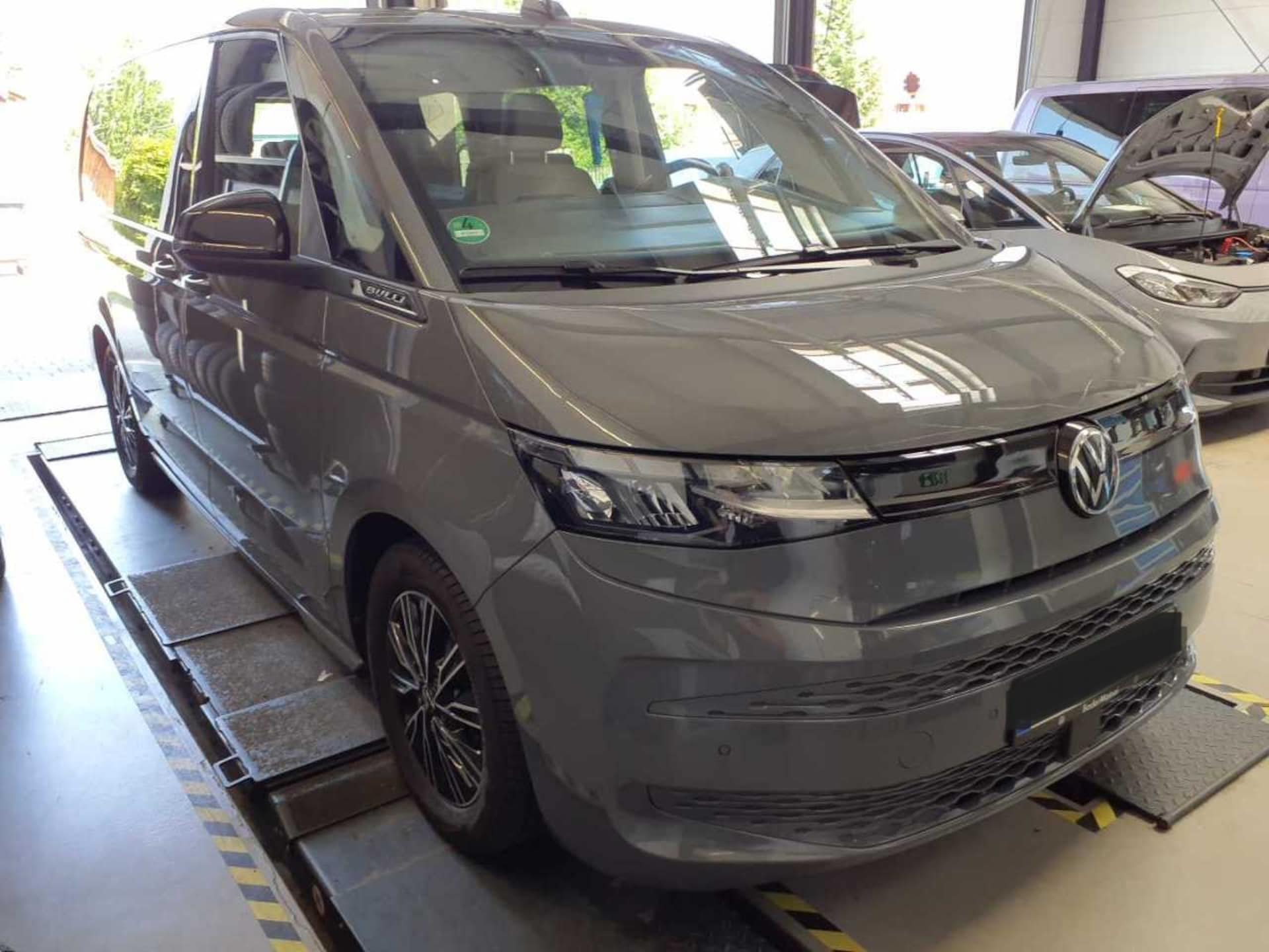 Volkswagen Multivan Langversion Basis-Modell
