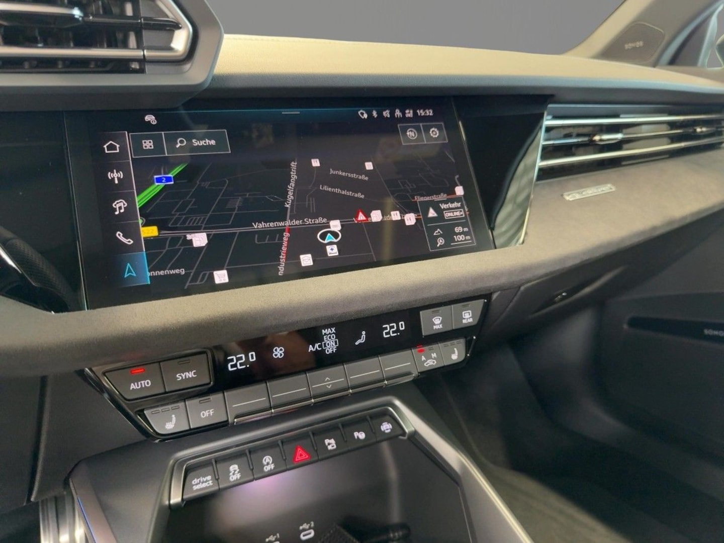 Bild über Audi S3 Limousine TFSI quattro S tronic - für weitere Informationen kontaktieren Sie den Audi Partner