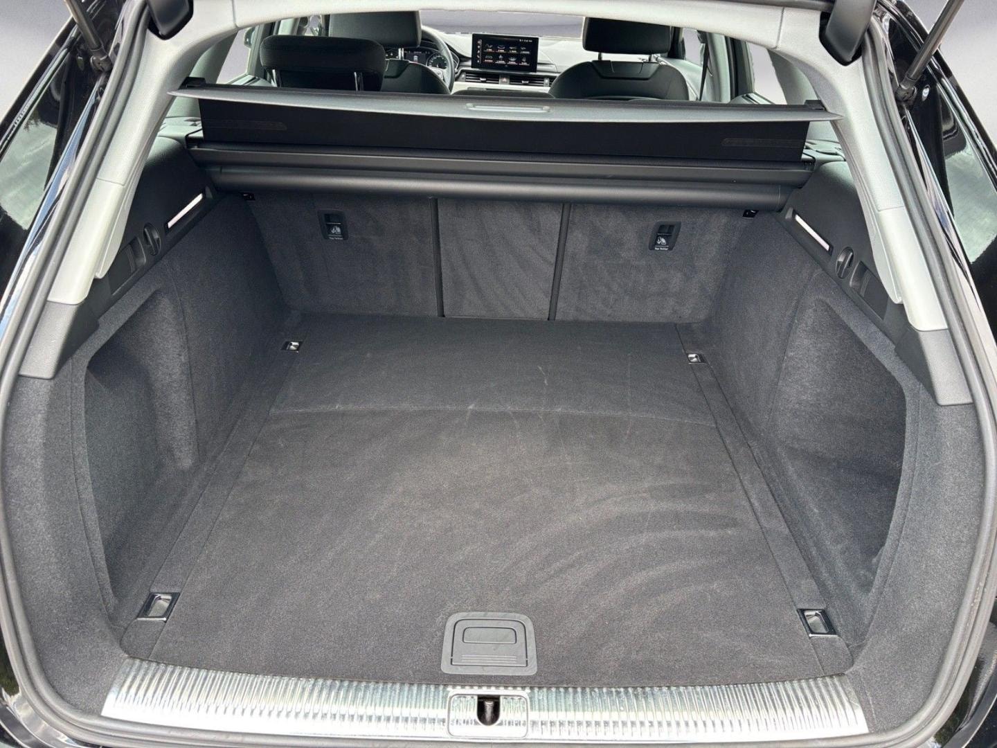 Bild über Audi A4 Avant 35 TFSI S tronic - für weitere Informationen kontaktieren Sie den Audi Partner