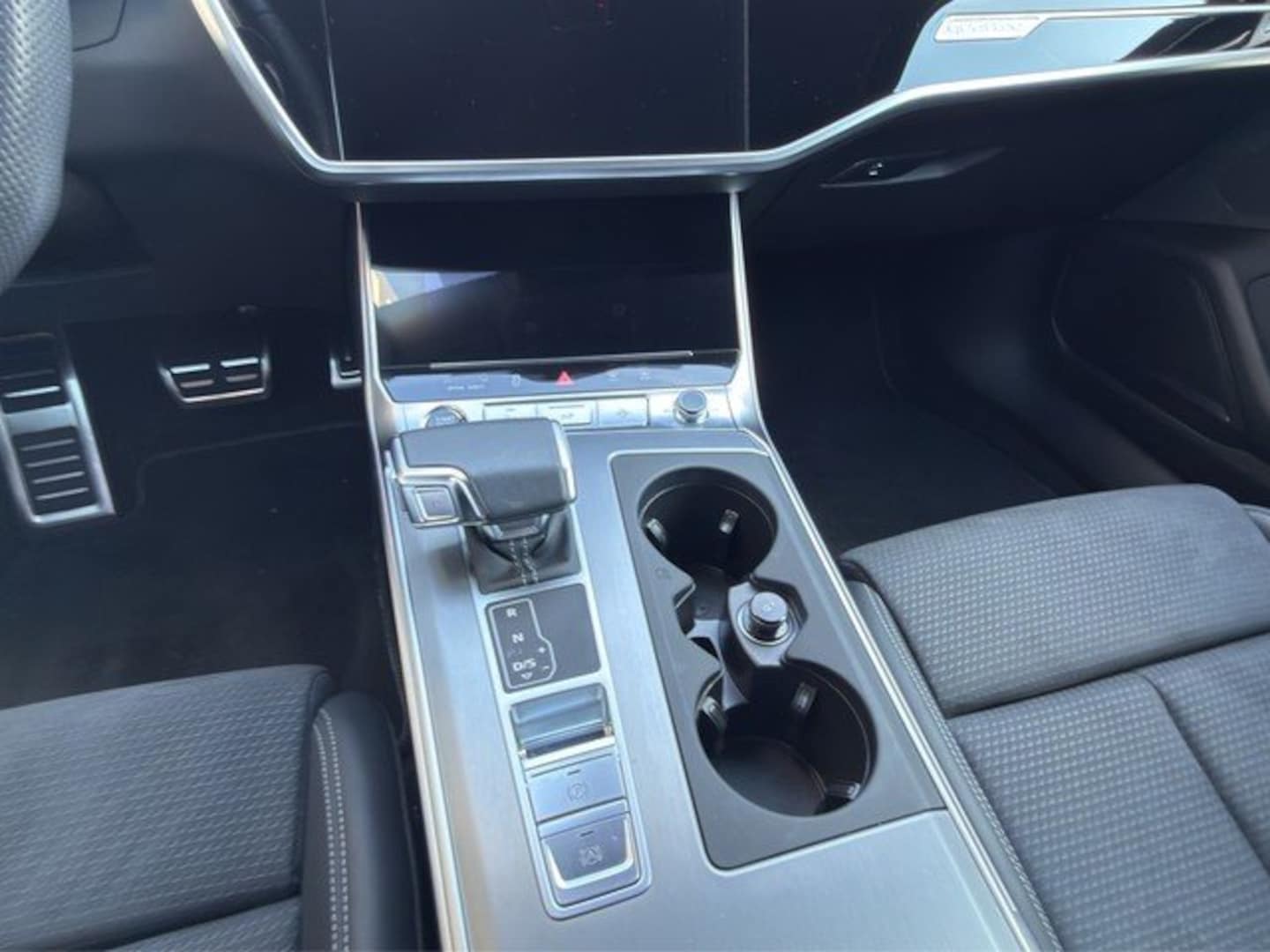 Bild über Audi A6 Avant TFSI e S line 55 TFSI e quattro S tronic - für weitere Informationen kontaktieren Sie den Audi Partner
