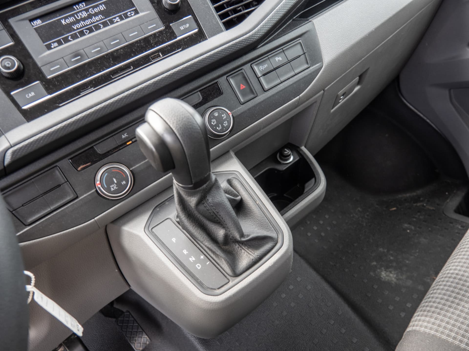 Volkswagen T6.1 Transporter Kombi langer Radstand