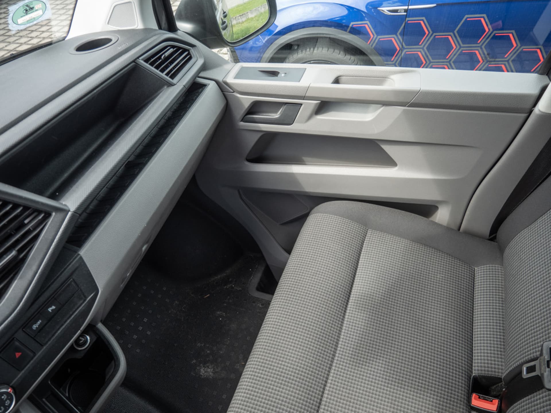 Volkswagen T6.1 Transporter Kombi langer Radstand