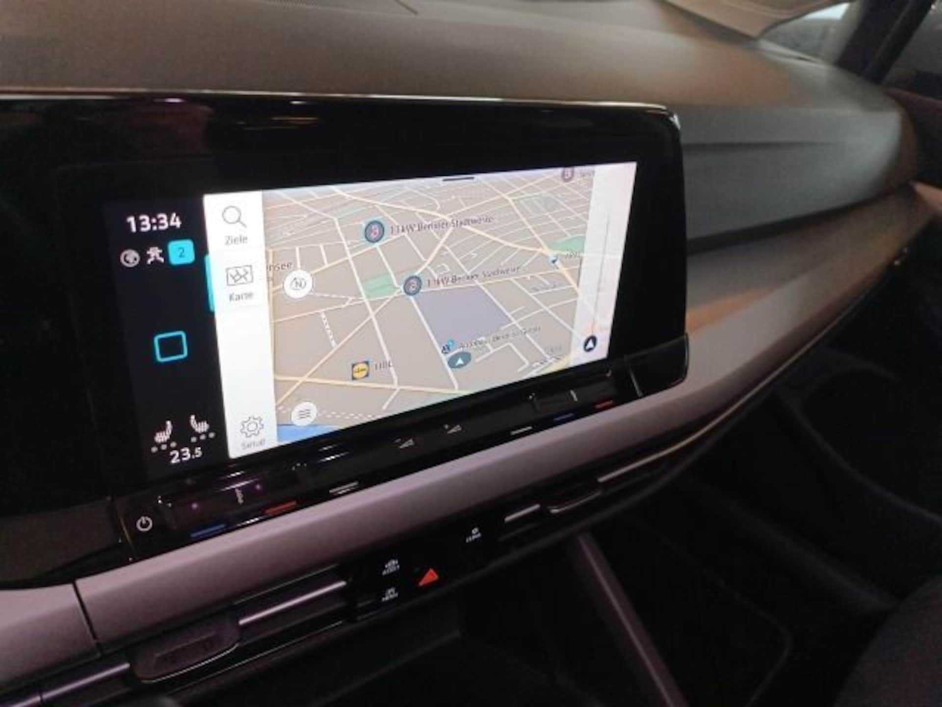 Volkswagen Golf Variant Life