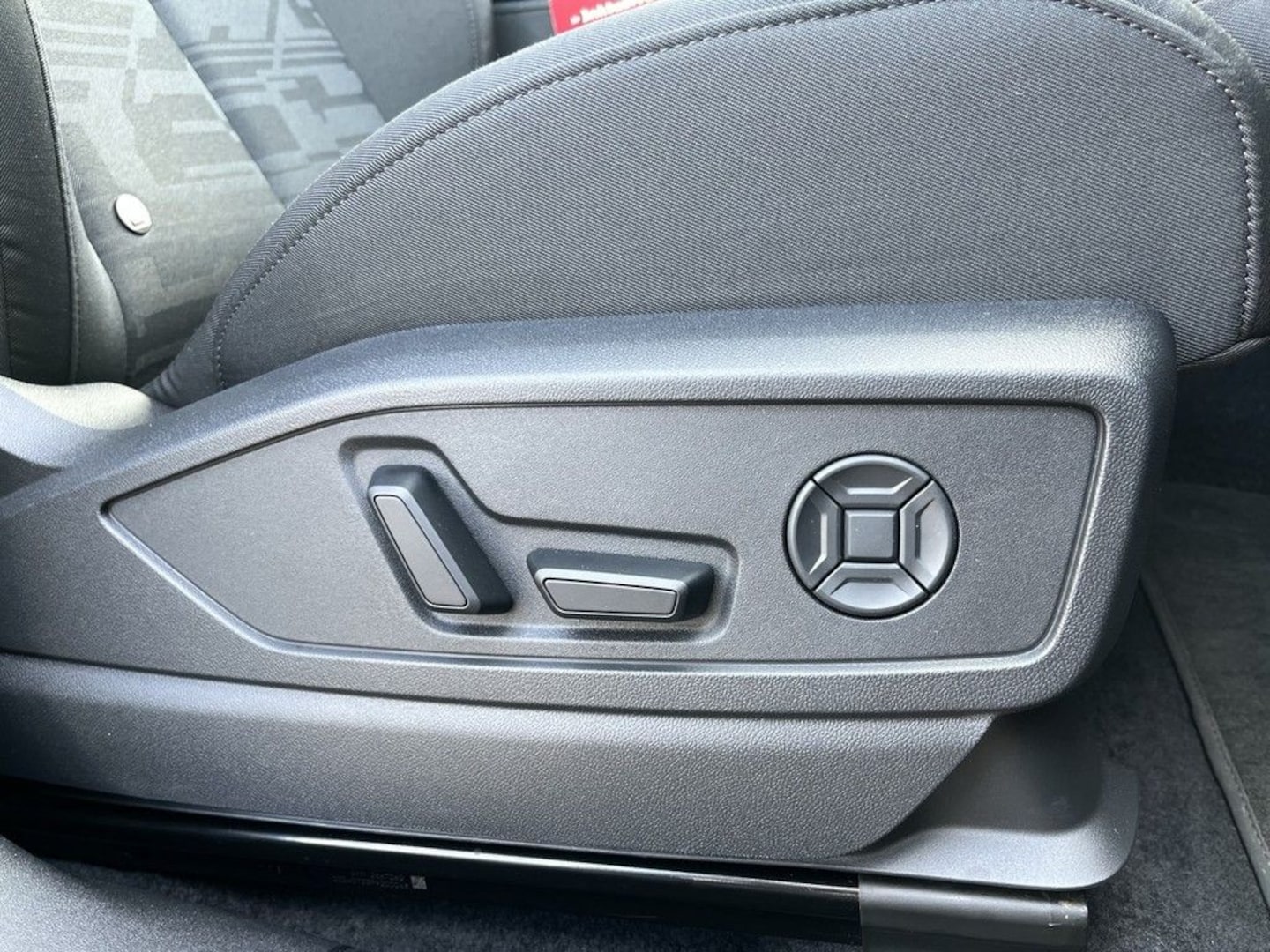 Bild über Audi Q5 SUV TDI quattro 150 kW S tronic - für weitere Informationen kontaktieren Sie den Audi Partner