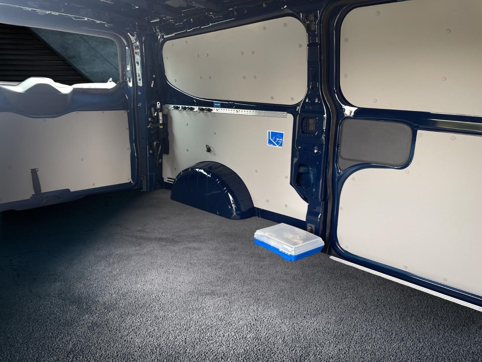 Volkswagen Transporter Kasten langer Radstand – Bild 12