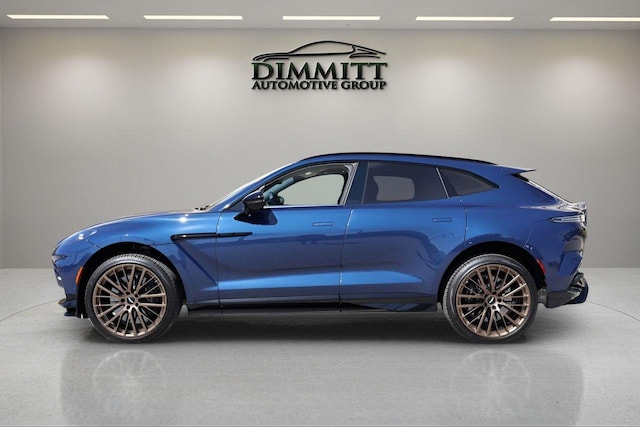 2025 Aston Martin DBX