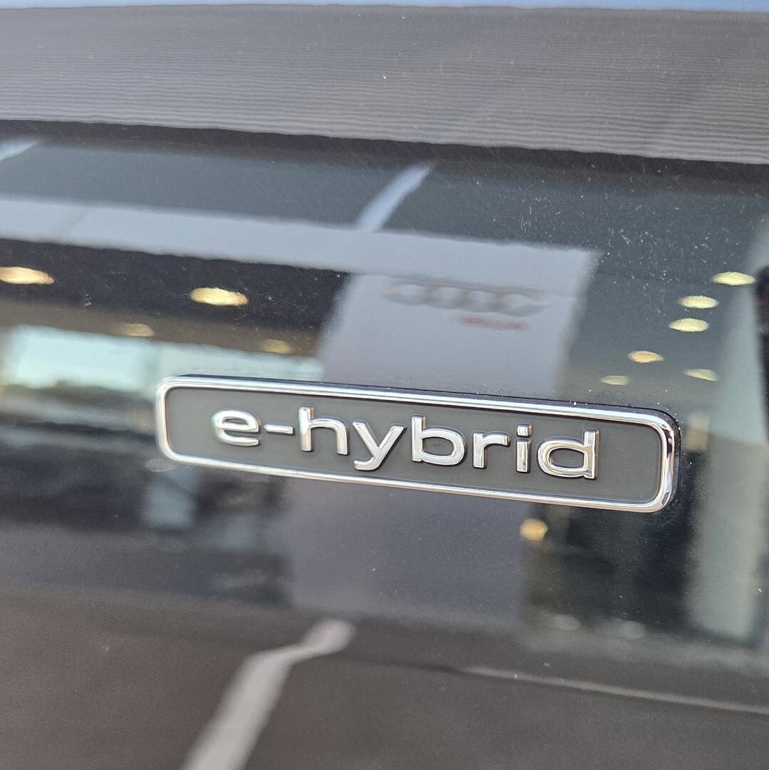 Image about Audi Q5 SUV e-hybrid quattro S tronic