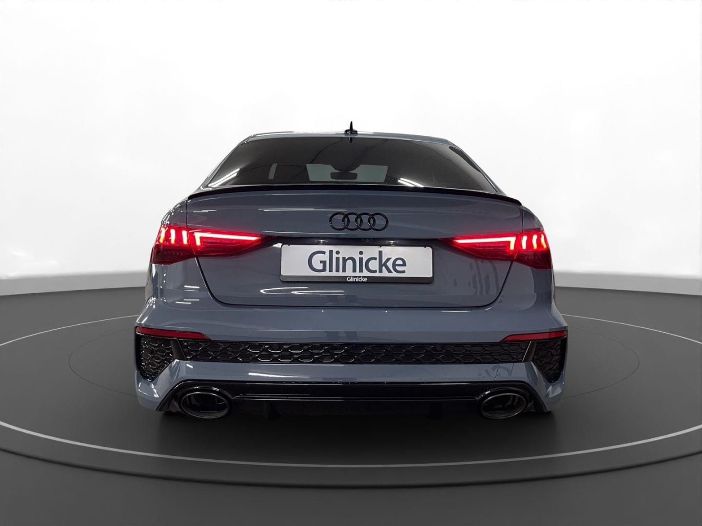 Bild über Audi RS 3 Limousine TFSI quattro S tronic - für weitere Informationen kontaktieren Sie den Audi Partner