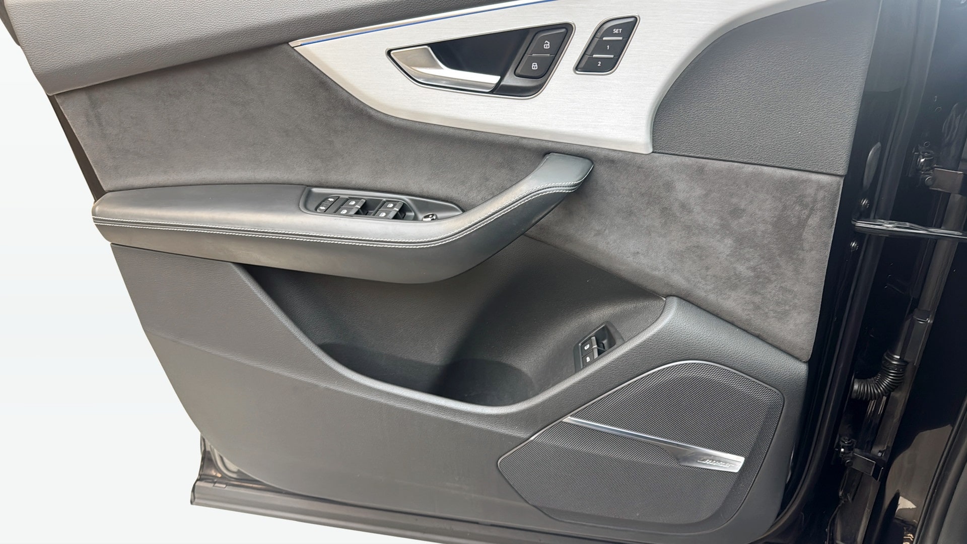 Bild som visar Audi Q7 TFSI e Q7 60 TFSI e quattro S line 456 hk tiptronic - för mer information kontakta din Audi Partner