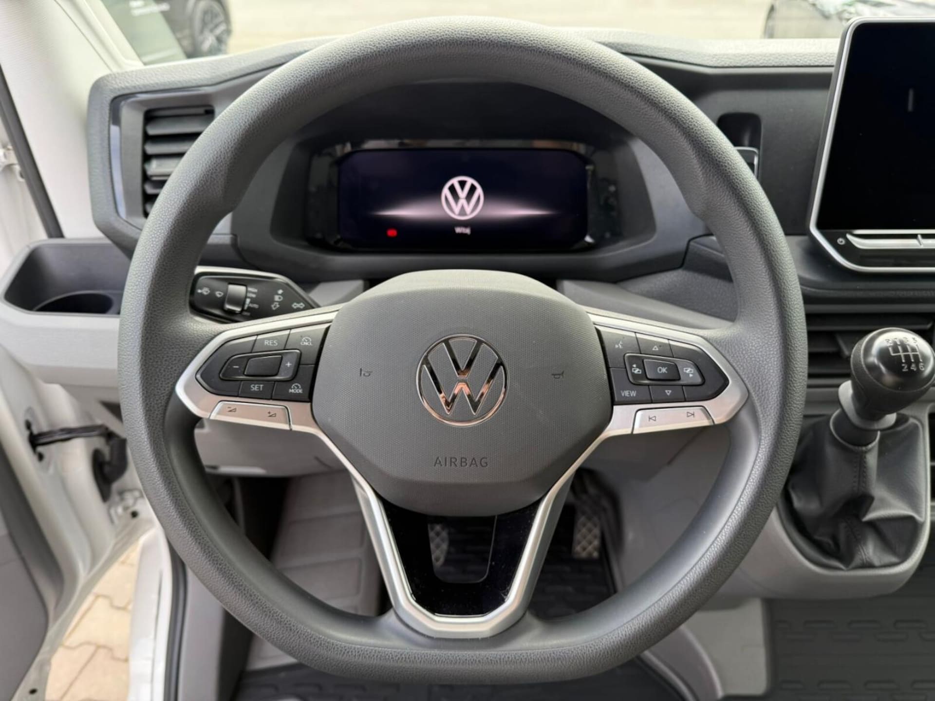 Volkswagen Crafter Furgon średni rozstaw osi