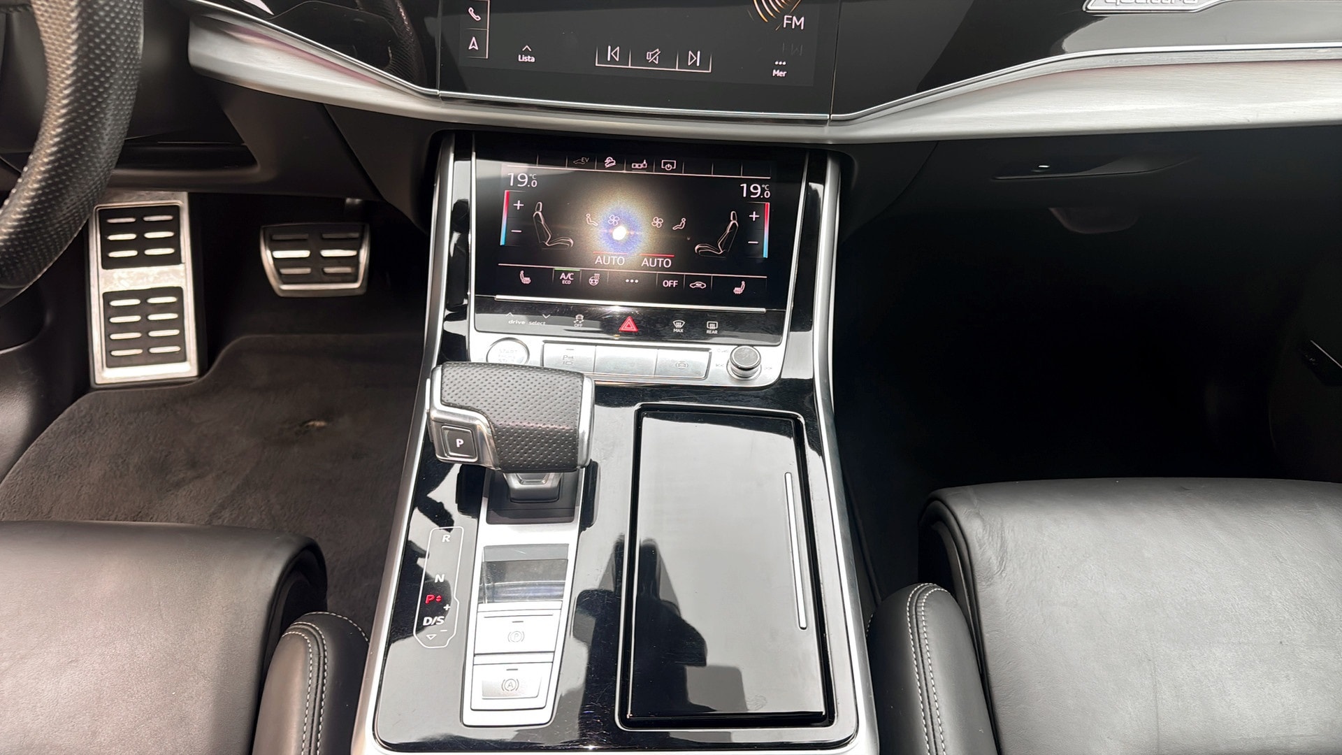 Bild som visar Audi Q7 TFSI e Q7 60 TFSI e quattro S line 456 hk tiptronic - för mer information kontakta din Audi Partner