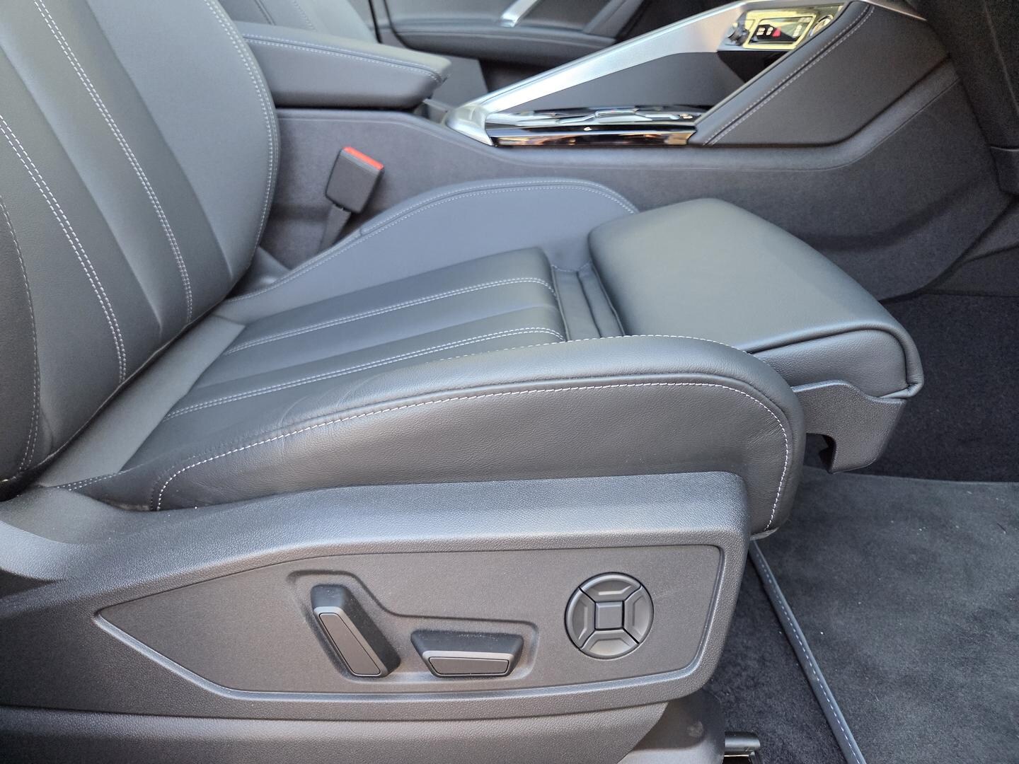 Image about Audi Q5 SUV e-hybrid quattro S tronic