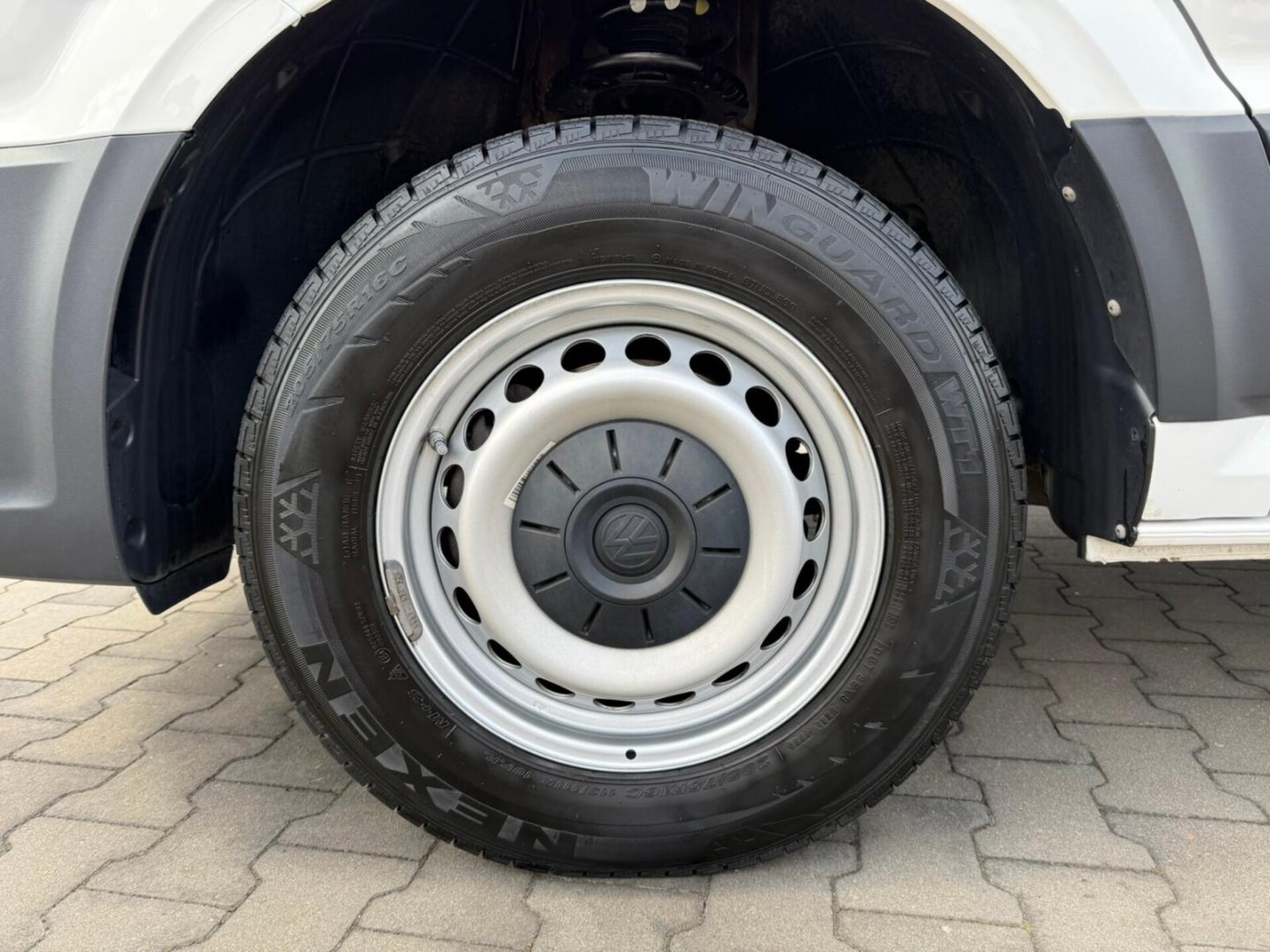 Volkswagen Crafter Furgon średni rozstaw osi