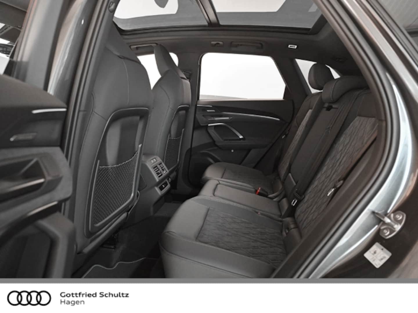 Bild über Audi Q5 SUV TDI quattro 220 kW S tronic - für weitere Informationen kontaktieren Sie den Audi Partner