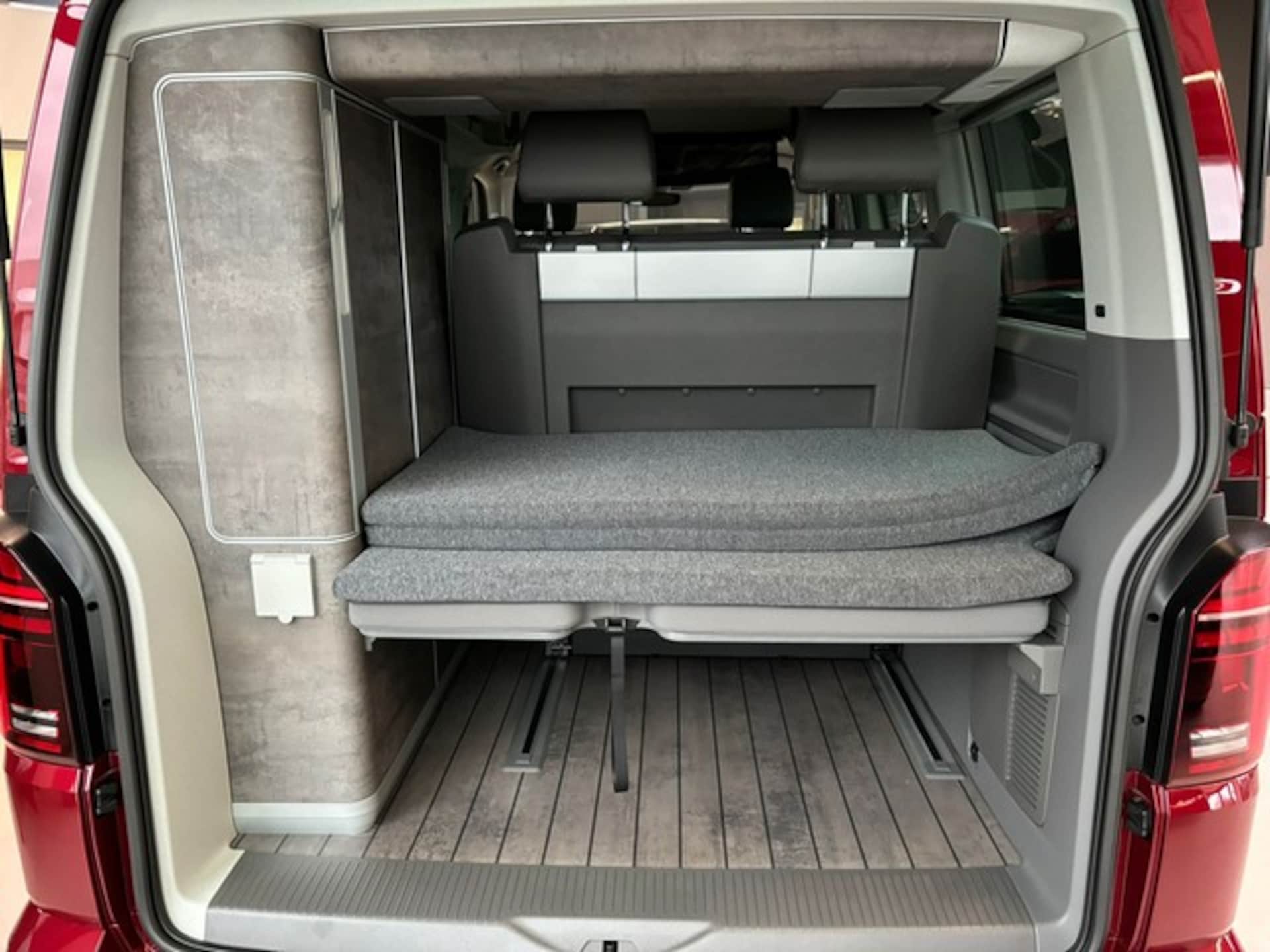 Volkswagen T6.1 California Ocean