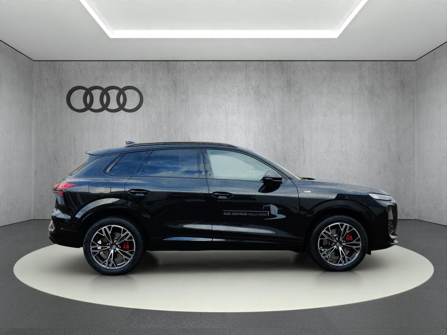 Bild über Audi Q3 SUV TFSI quattro 195 kW S tronic - für weitere Informationen kontaktieren Sie den Audi Partner