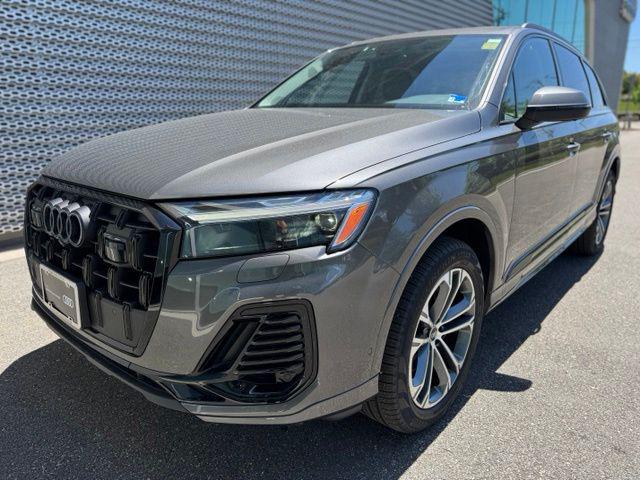2025 Audi Q7 45 Premium Plus quattro Tiptronic's photo