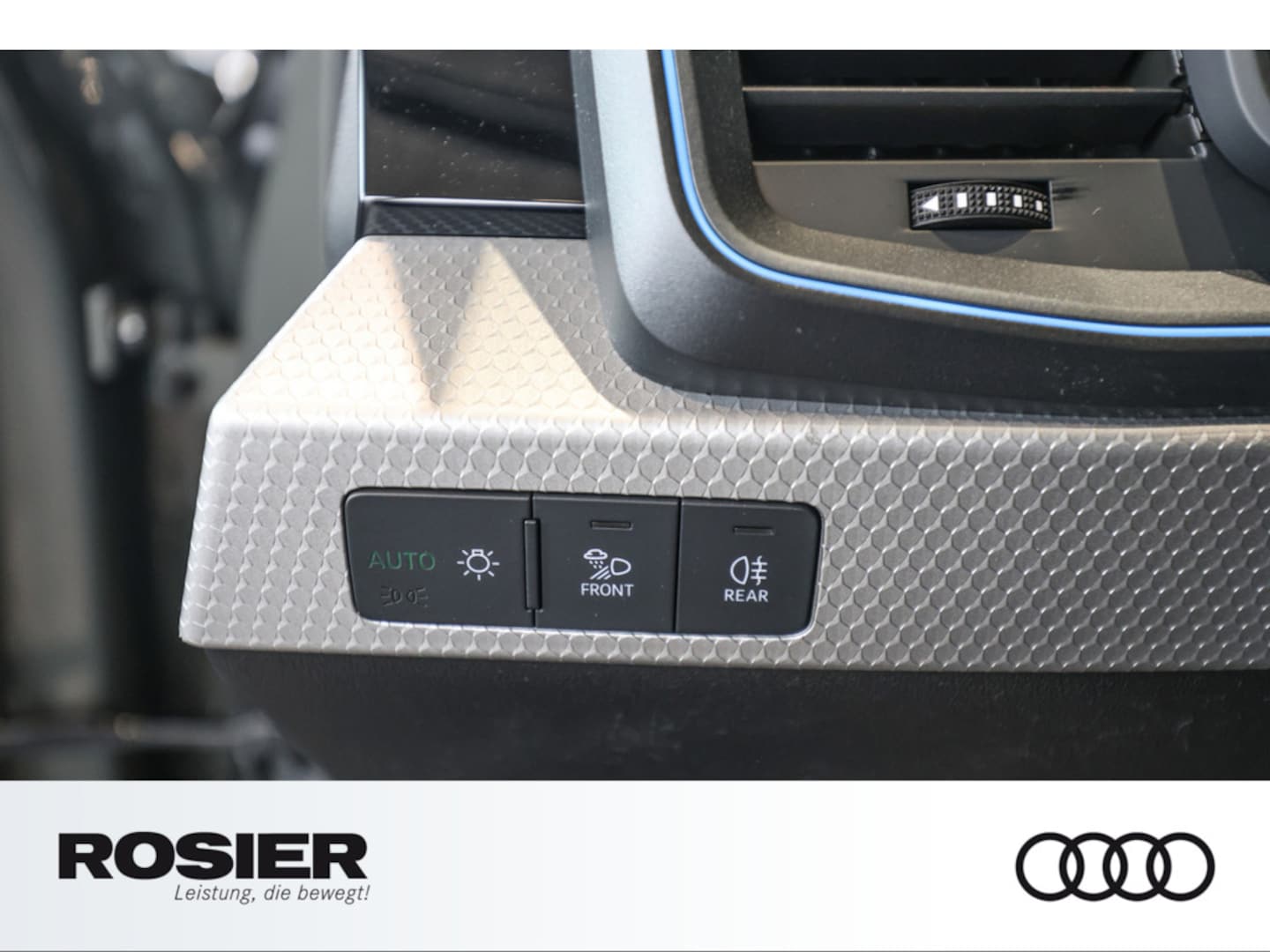 Bild über Audi A1 Sportback S line 40 TFSI S tronic - für weitere Informationen kontaktieren Sie den Audi Partner
