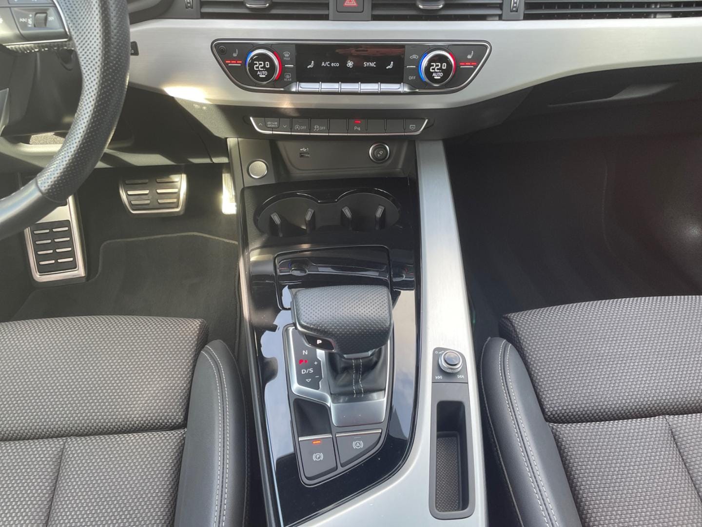 Bild über Audi A5 Sportback S line business 40 TFSI S tronic - für weitere Informationen kontaktieren Sie den Audi Partner