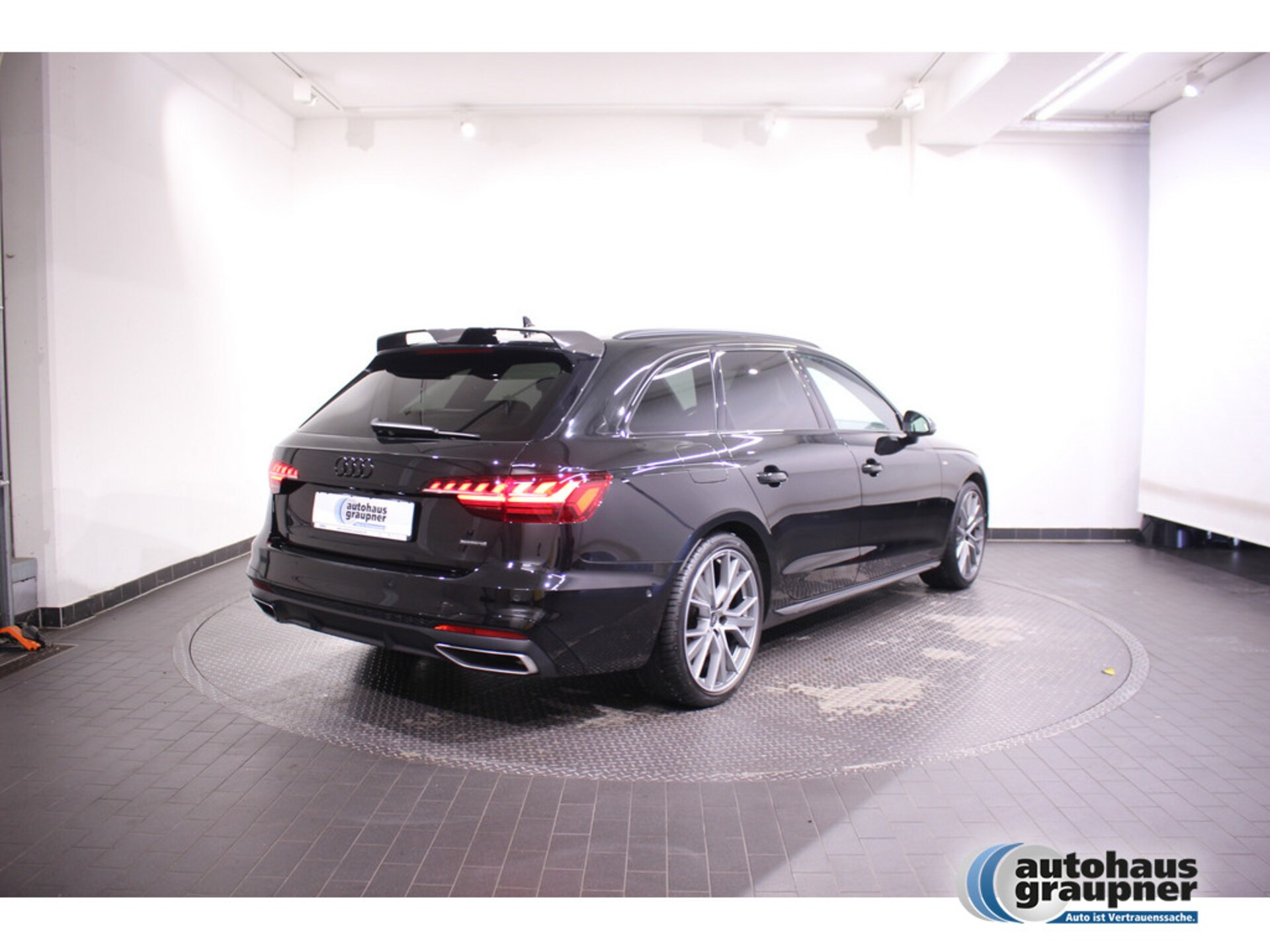 Audi A4 Avant S line