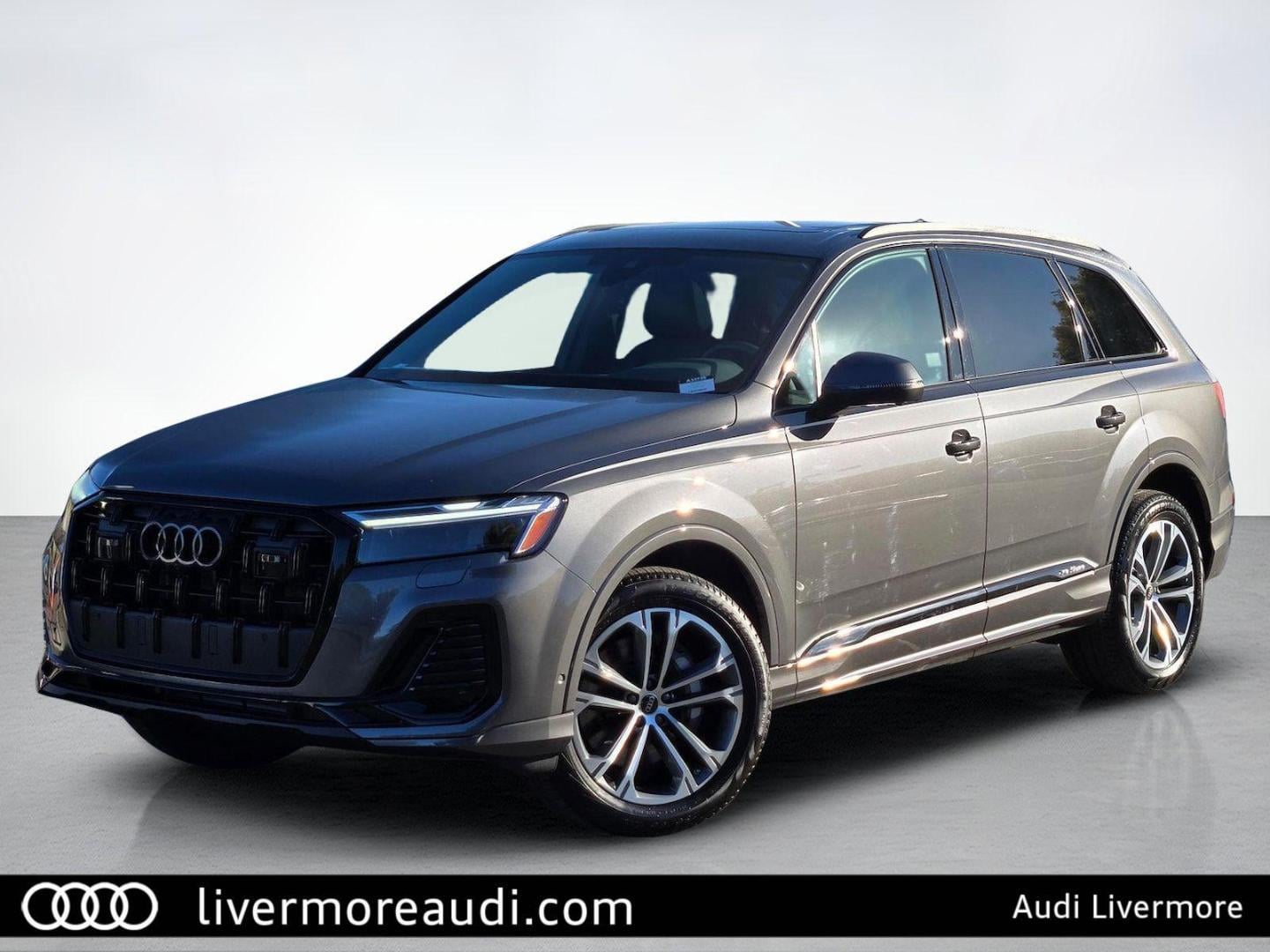 2025 Audi Q7 45 Premium Plus quattro Tiptronic's photo