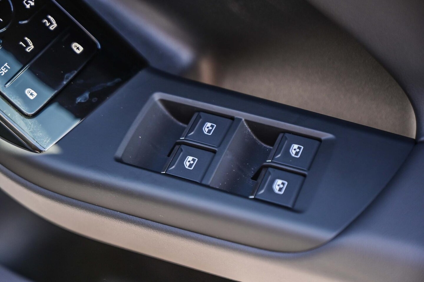 Image about Audi Q6 SUV e-tron e-tron